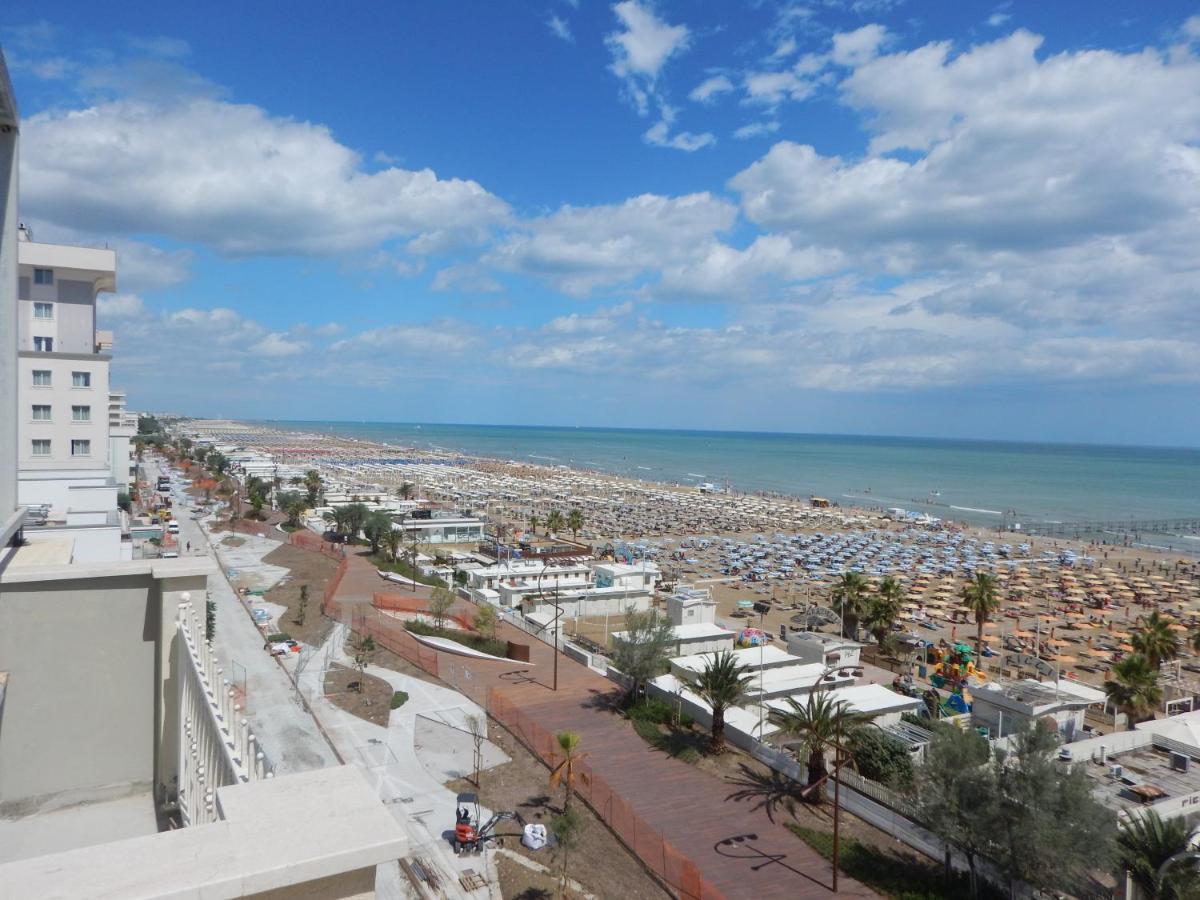 Hotel Giannini Rimini Exteriör bild